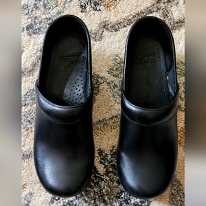 Dansco Clogs Size 39 or 8.5-9 American Sizes.